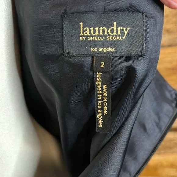 Super cute little black dress by laundry sleeveless - Picture 5 of 5